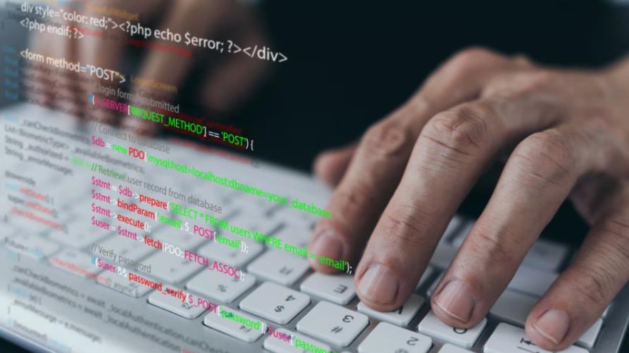 和平区小程序定制开发公司视角下SQL与T-SQL的差异化应用解析
